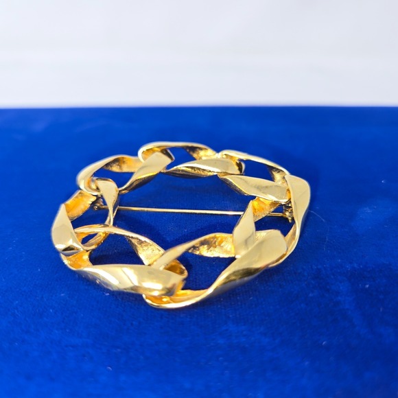 Vintage Gold Tone Circle Link Braided Wreath Brooch Pin Fashion Jewelry 2.5" - Picture 4 of 9